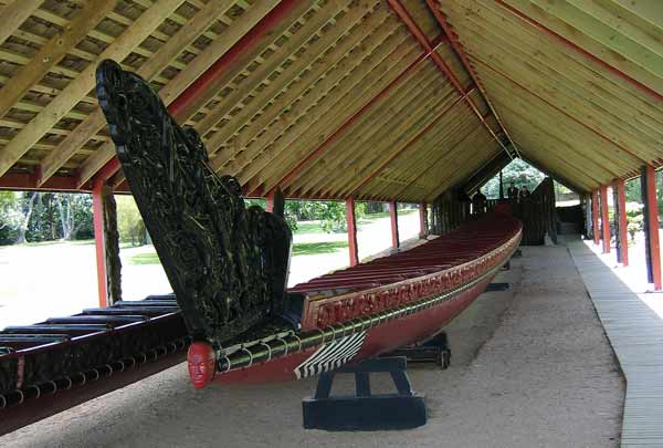 Waitangi canoe